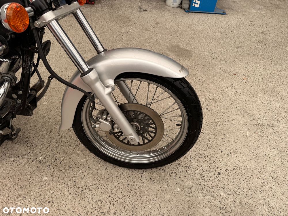 Suzuki Intruder - 13