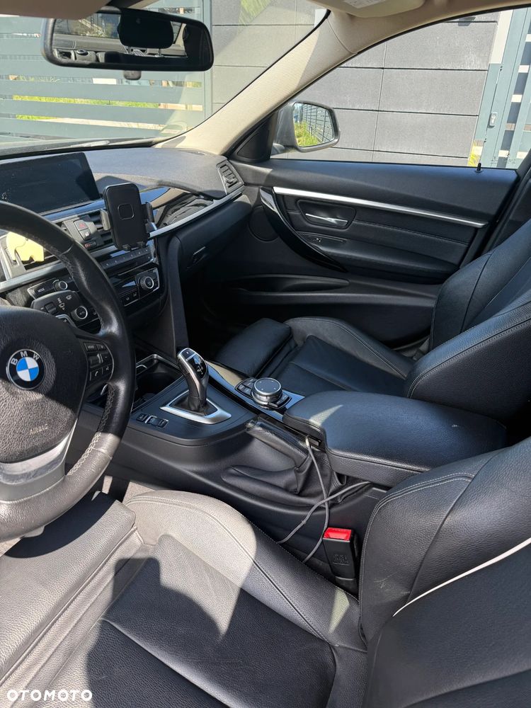 BMW Seria 3 320d Efficient Dynamics - 29