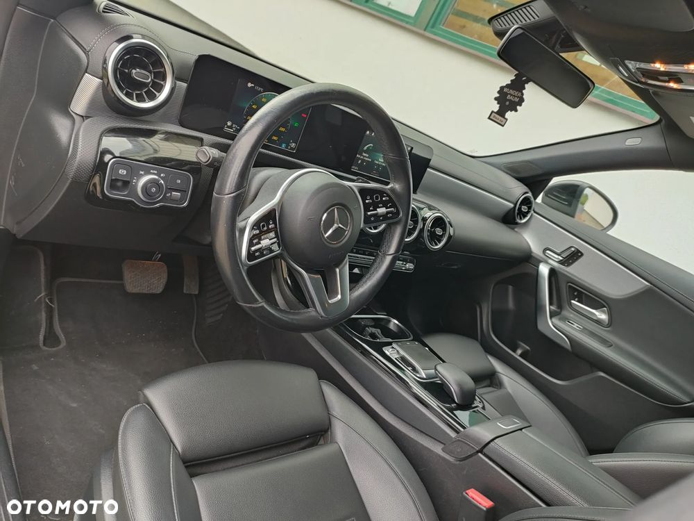 Mercedes-Benz CLA - 13