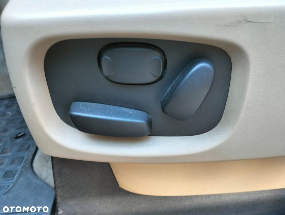 Land Rover Discovery 2.7D V6 HSE - 28