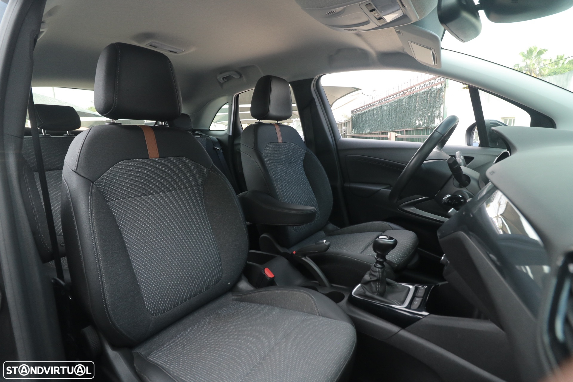 Opel Crossland X 1.2 T Innovation - 15