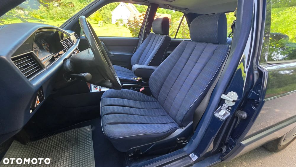 Mercedes-Benz W201 (190) - 7