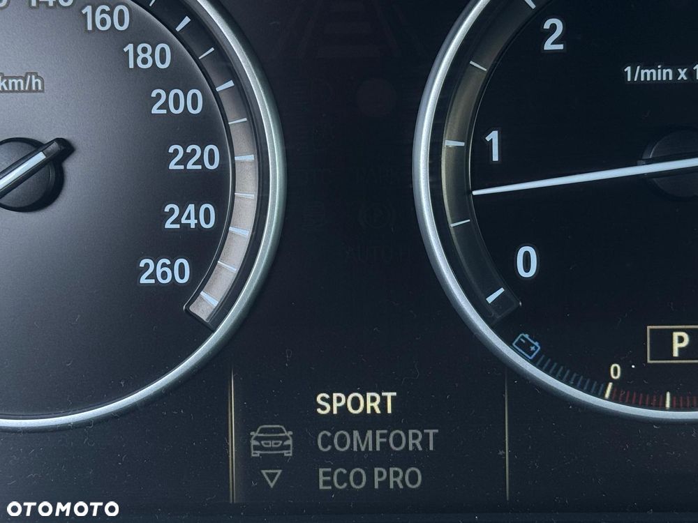 BMW Seria 5 530d xDrive - 9