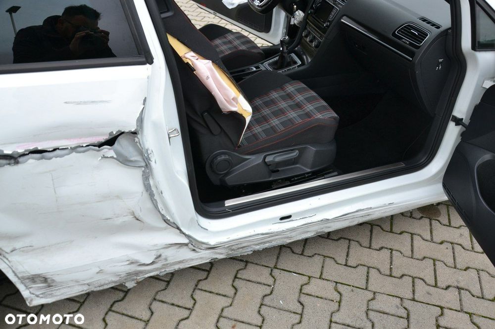 Volkswagen Golf - 12