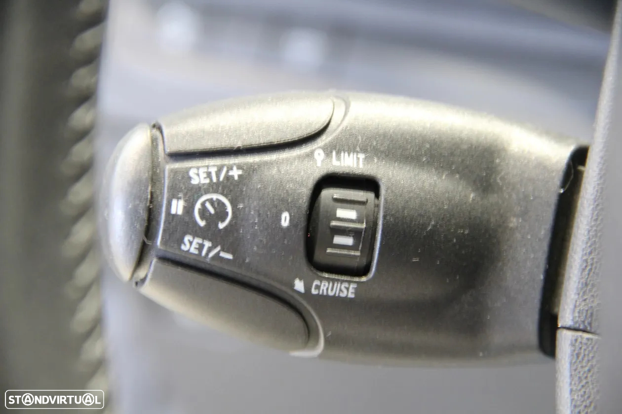 Peugeot 2008 1.2 PureTech Signature - 14