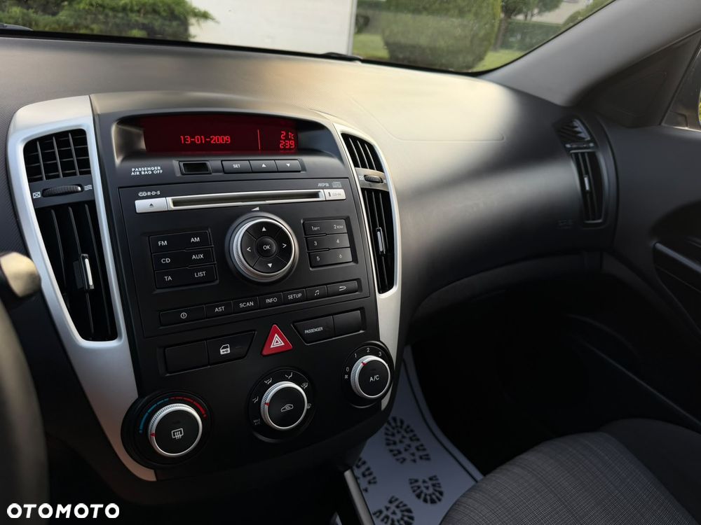 Kia Ceed 1.4 CVVT Dream-Team Edition - 25