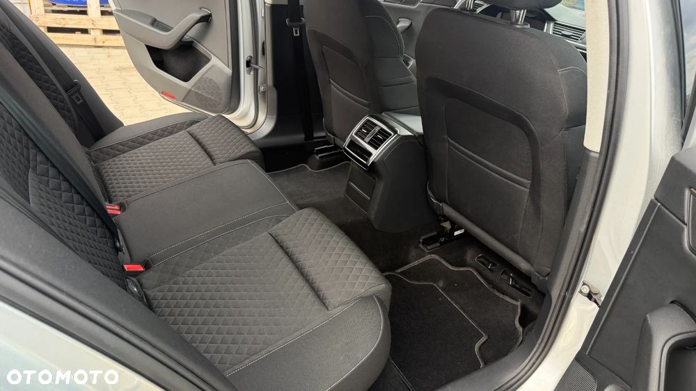 Skoda Superb 2.0 TDI Ambition DSG - 27