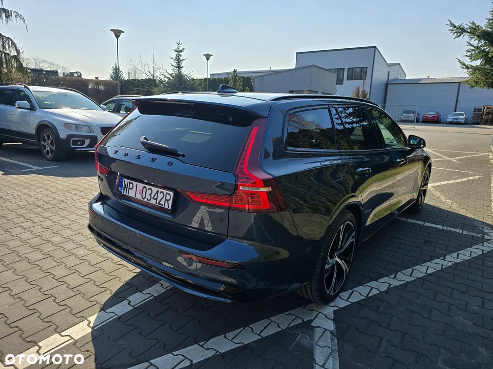 Volvo V60 B4 B DKG Plus Dark - 3