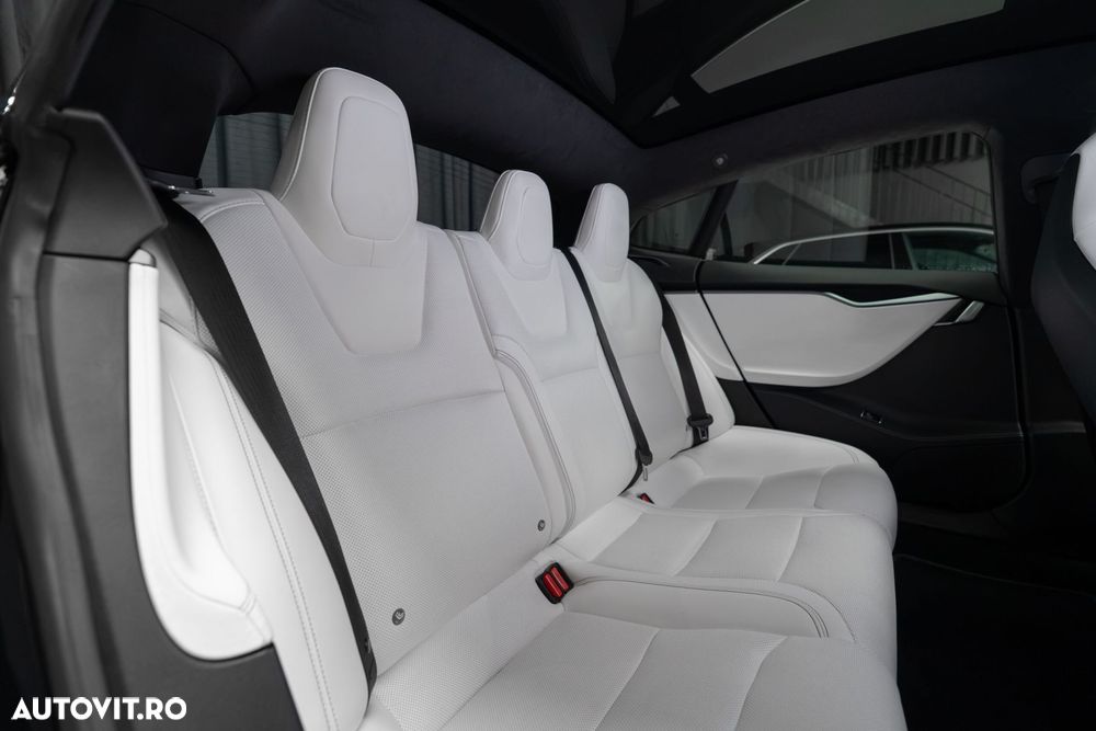 Tesla Model S - 34