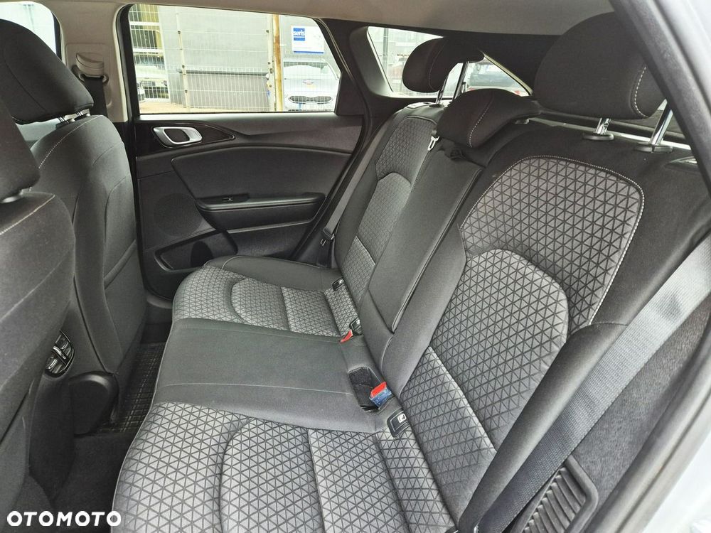 Kia Ceed 1.6 GDI PHEV L Business Line DCT - 16