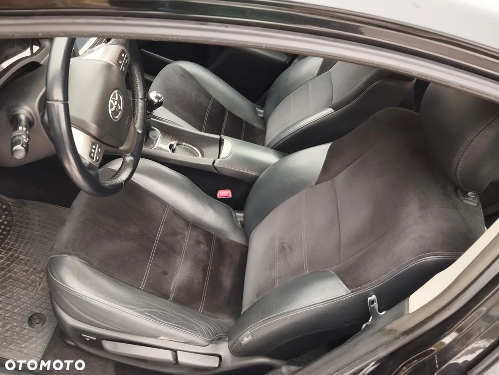 Toyota Avensis 2.0 D-4D Premium - 33