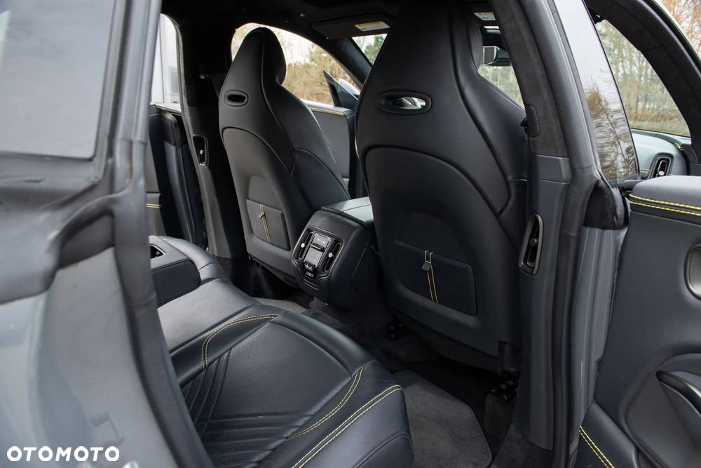 Aston Martin DBX - 25