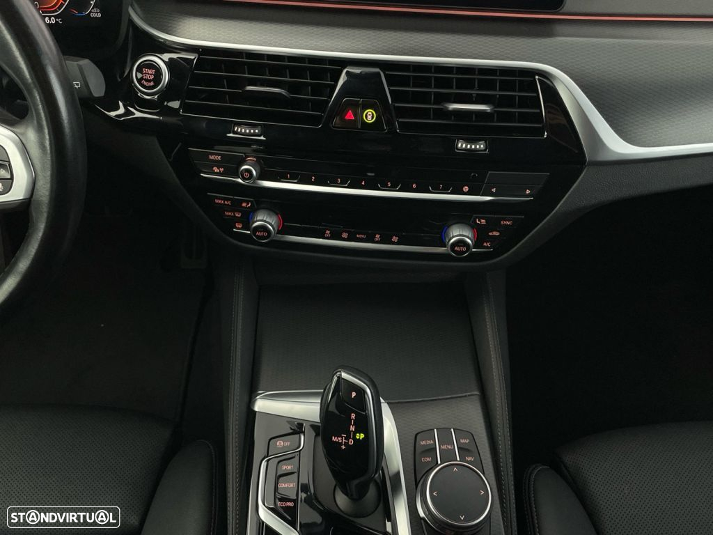 BMW 520 d Pack Desportivo M Auto - 16