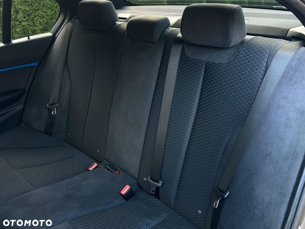 BMW Seria 3 318d M Sport - 27