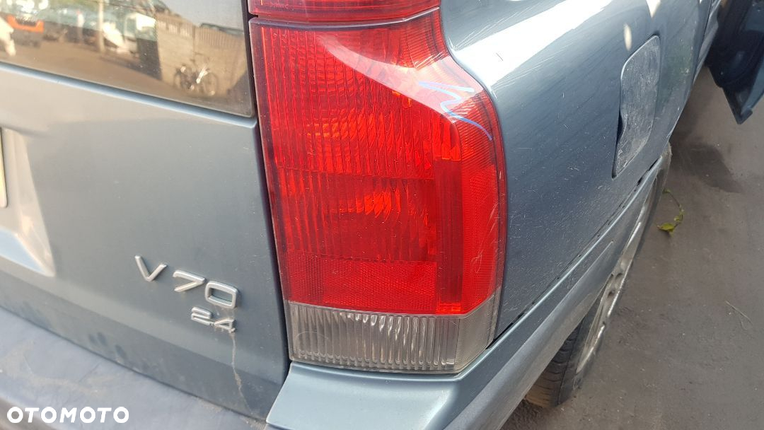 VOLVO V70 II LAMPA TYŁ PRAWA DOLNA - 2