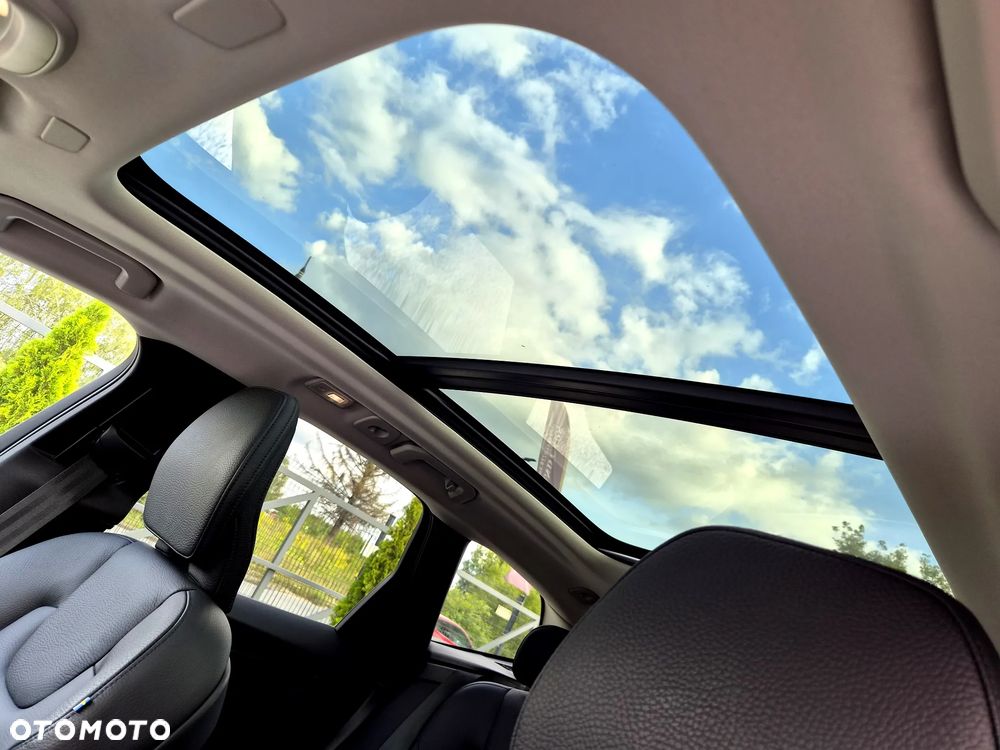 Volvo XC 60 B4 D Plus Dark - 28