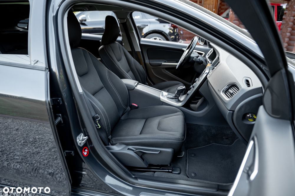 Volvo V60 D4 AWD Geartronic Momentum - 22