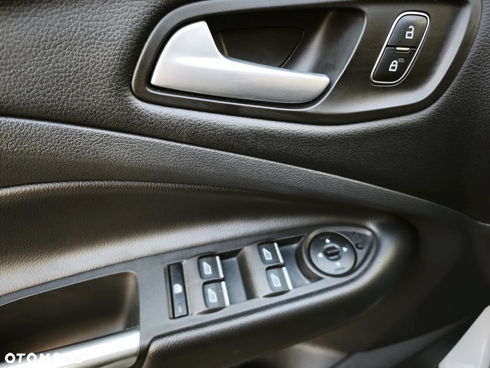 Ford Kuga 1.5 EcoBoost 2x4 Titanium - 27