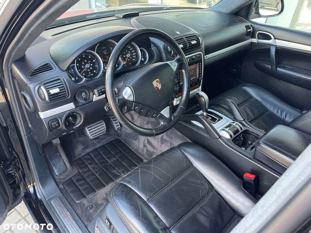 Porsche Cayenne Turbo - 11