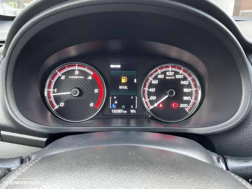 Mitsubishi L200 2.3 DI-D CD Invite Strakar Look 4WD - 25