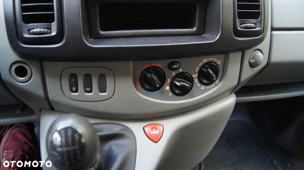 Opel VIVARO - 17