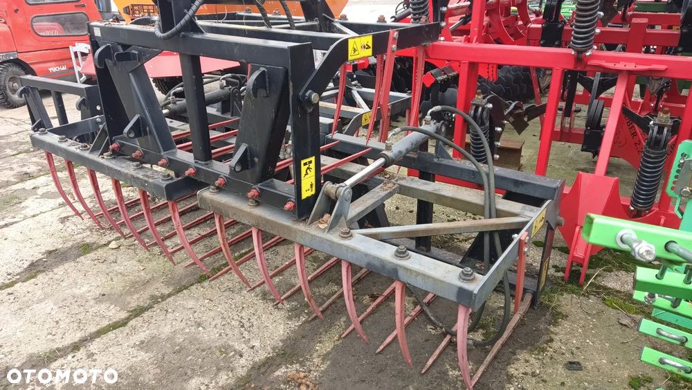 Inny Wycinak do kiszonki 1,75m Kellfri dwa siłowniki, Krokodyl 1,4; 1,6; 1,8; 2,0m Metal-Fach / Euromasz, Łyżka chwytakowa-Łyżko krokodyl, Łyżka materiałó sypkich 1,6; 1,8; 2,0; 2,2; 2,4m Metal-Fach / Pronar, Chwytak Bel, Chwytak do obornika, widły do obornika - 19