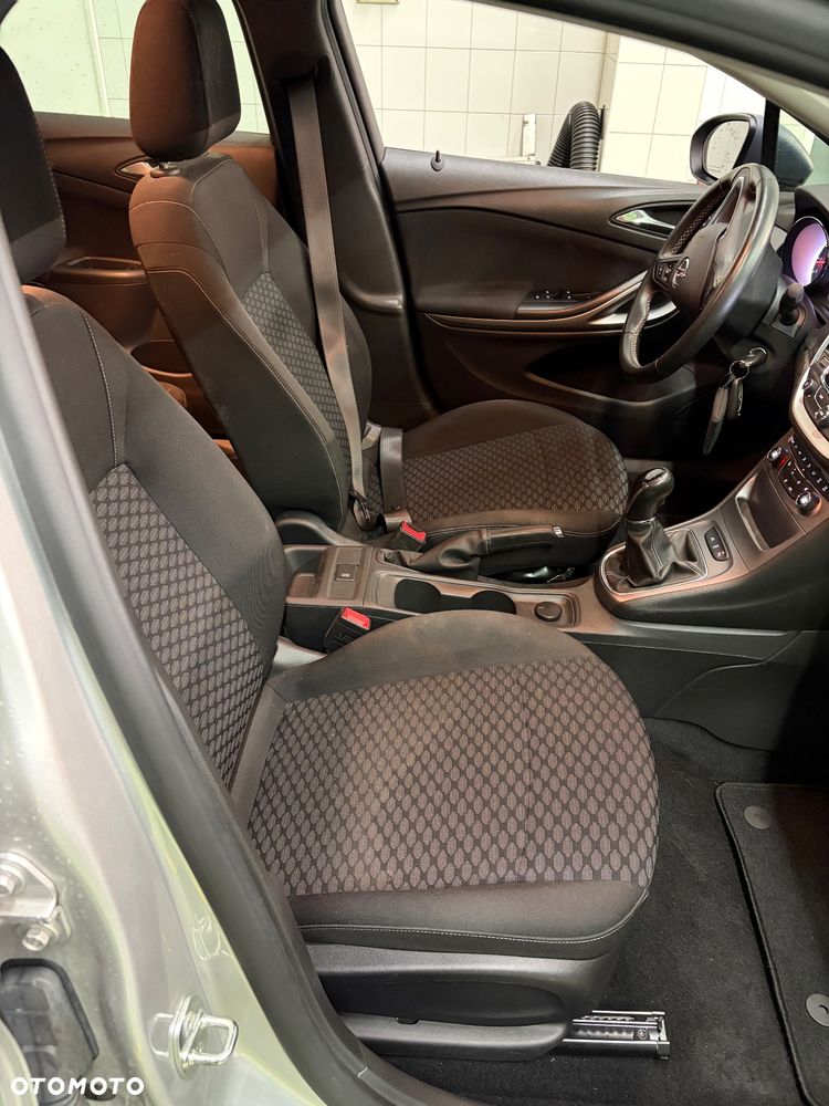 Opel Astra 1.4 Turbo Business - 18