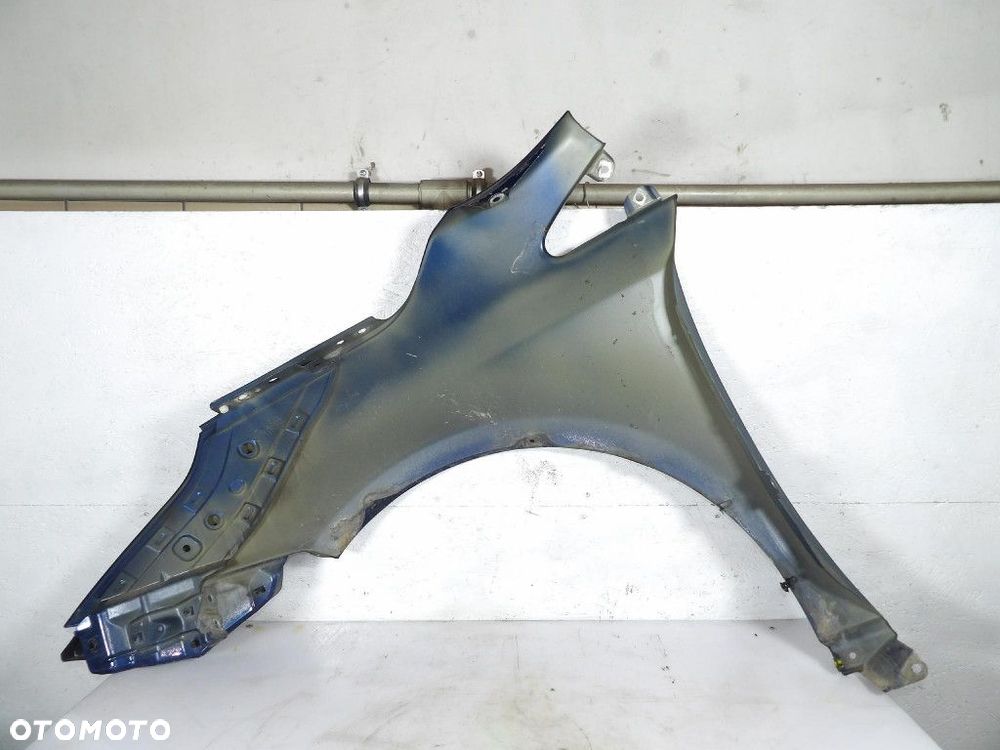 TOYOTA AVENSIS T27 LIFT BŁOTNIK PRZÓD PRAWY 8T5 - 5