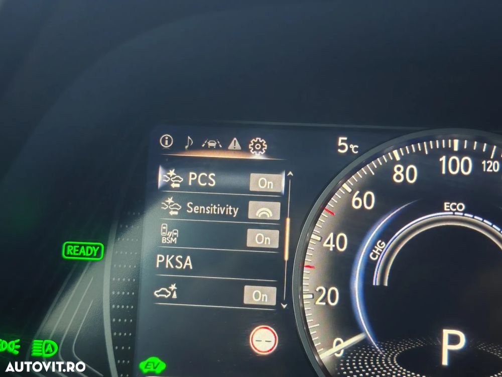 Lexus UX 250h FWD Executive - 30
