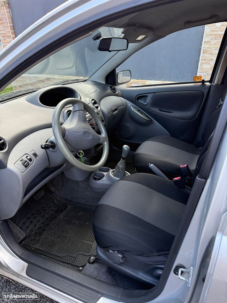 Toyota Yaris 1.0 Base C/Radio - 7