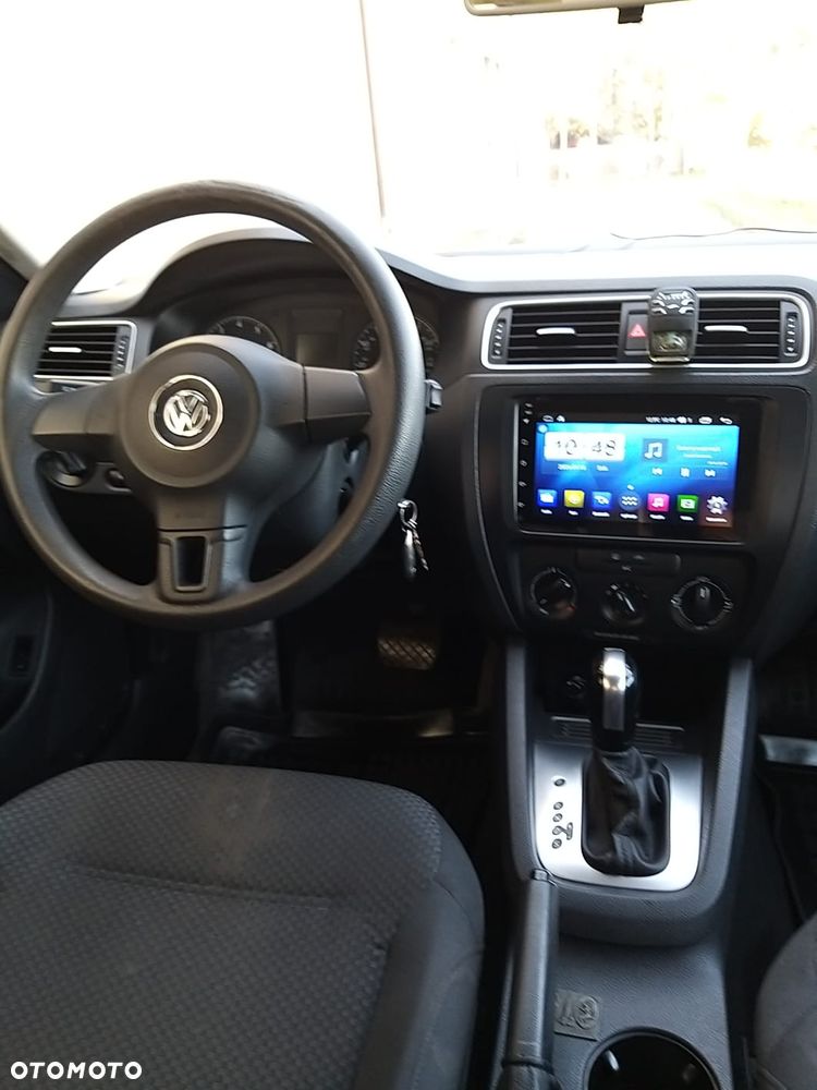 Volkswagen Jetta - 4