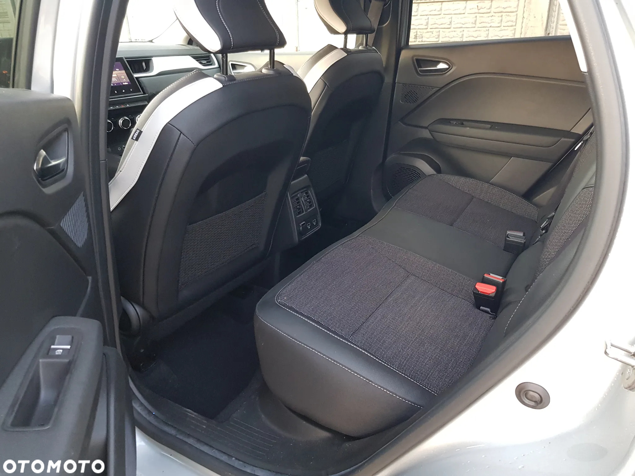 Renault Captur 1.3 TCe mHEV Techno EDC - 8