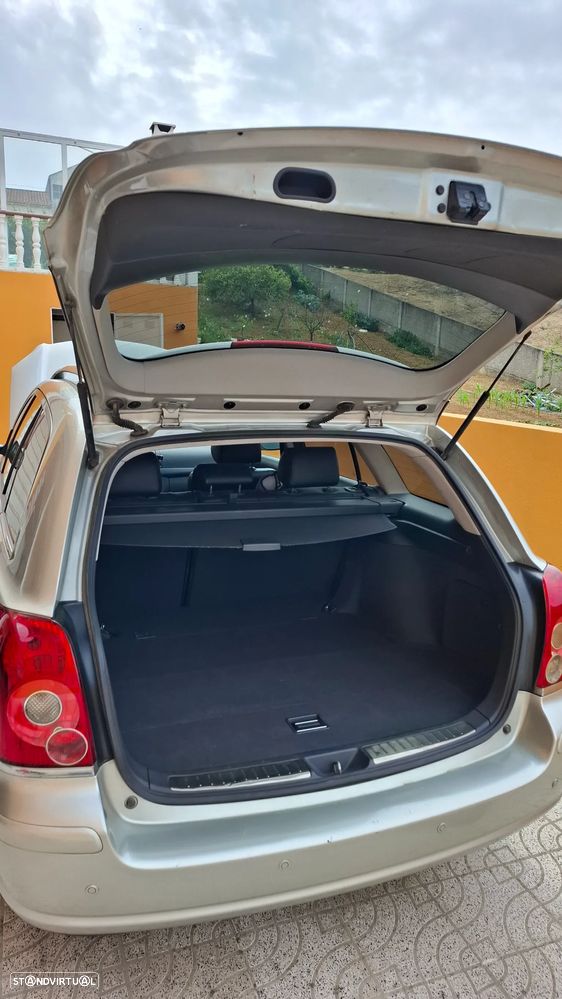 Toyota Avensis SW 2.0 D-4D - 4