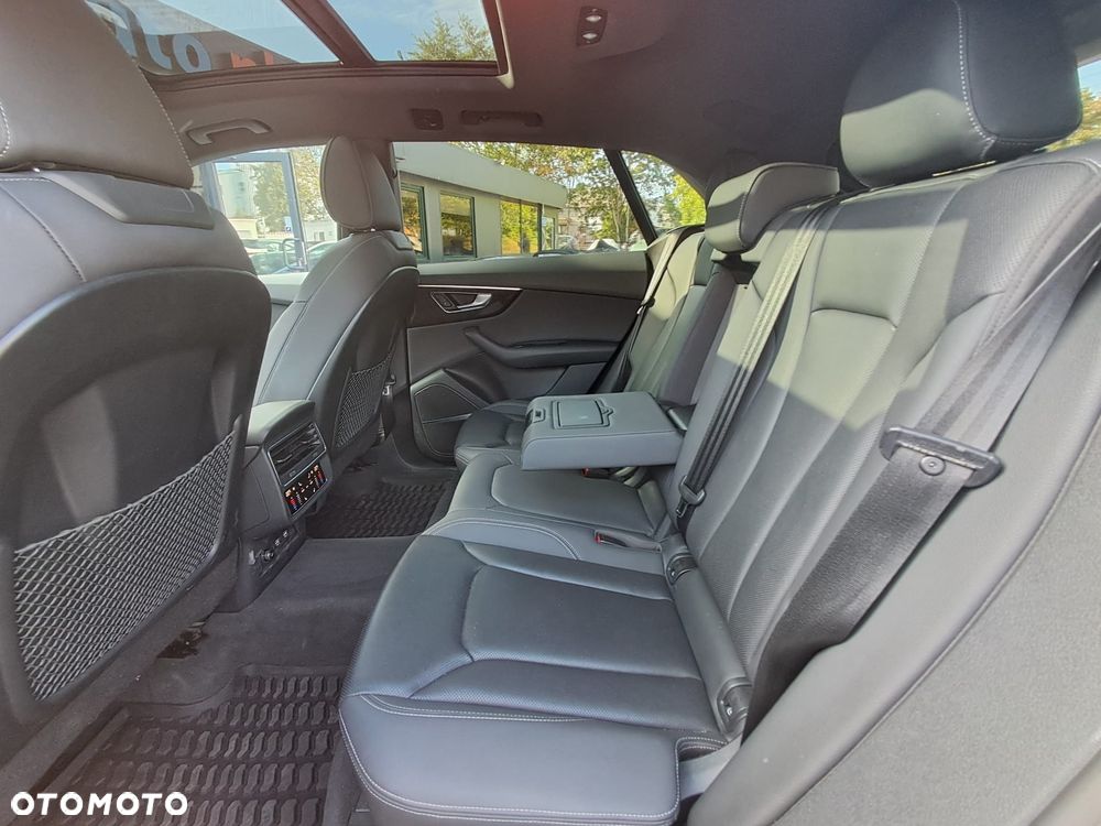 Audi Q8 55 TFSI quattro tiptronic - 14
