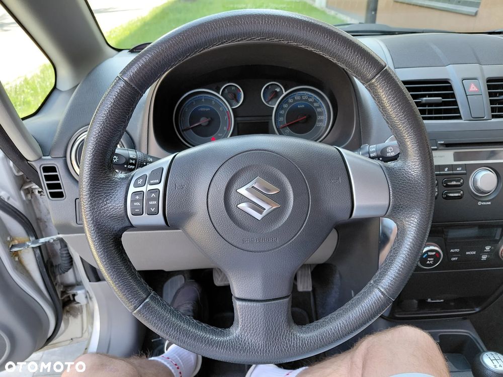 Suzuki SX4 1.6 Premium - 8