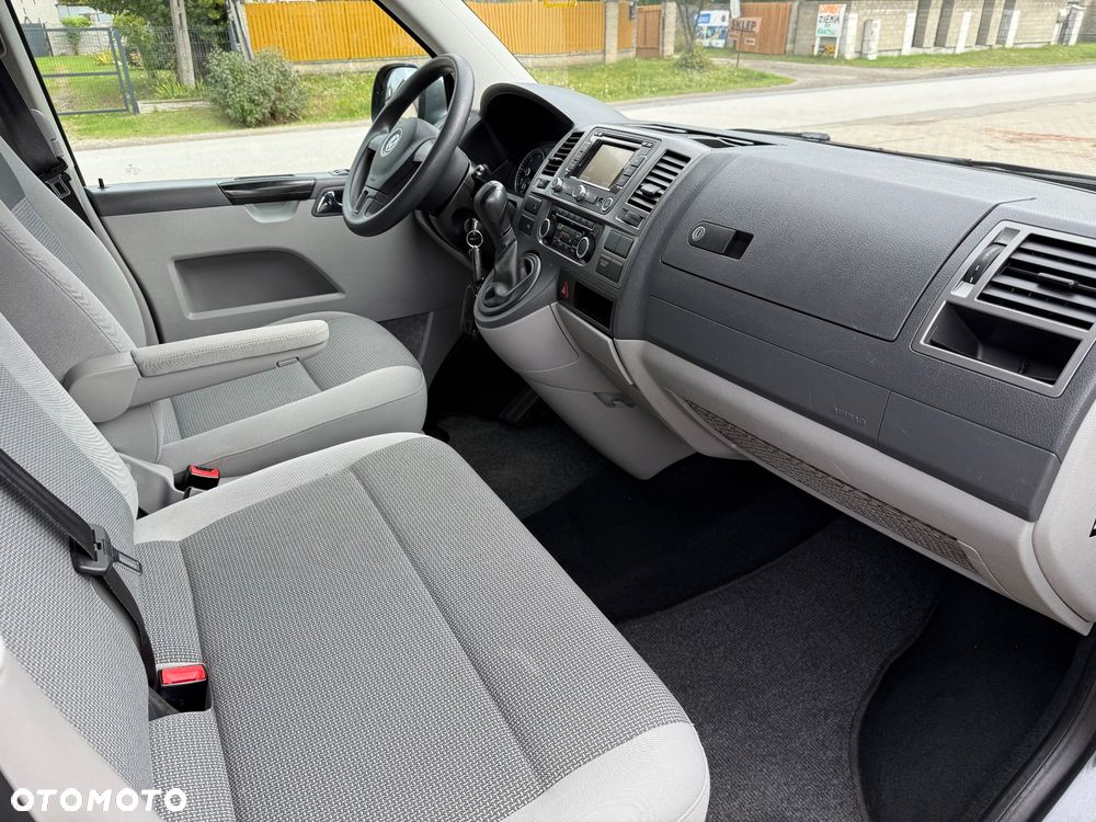 Volkswagen Caravelle - 9
