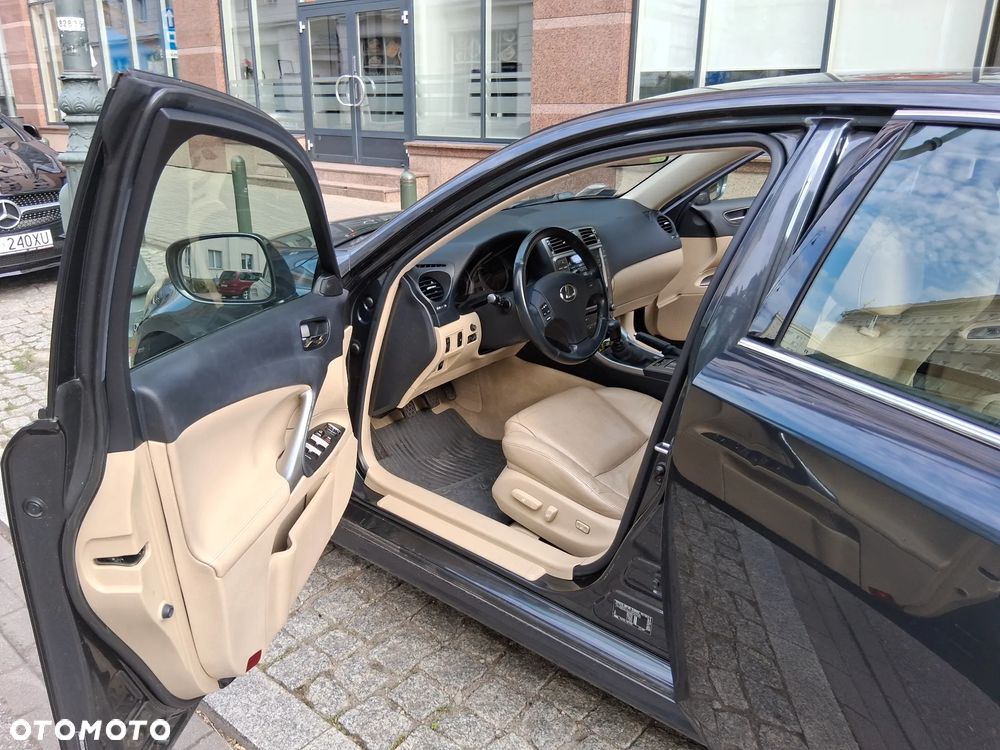 Lexus IS 220 D Prestige - 8