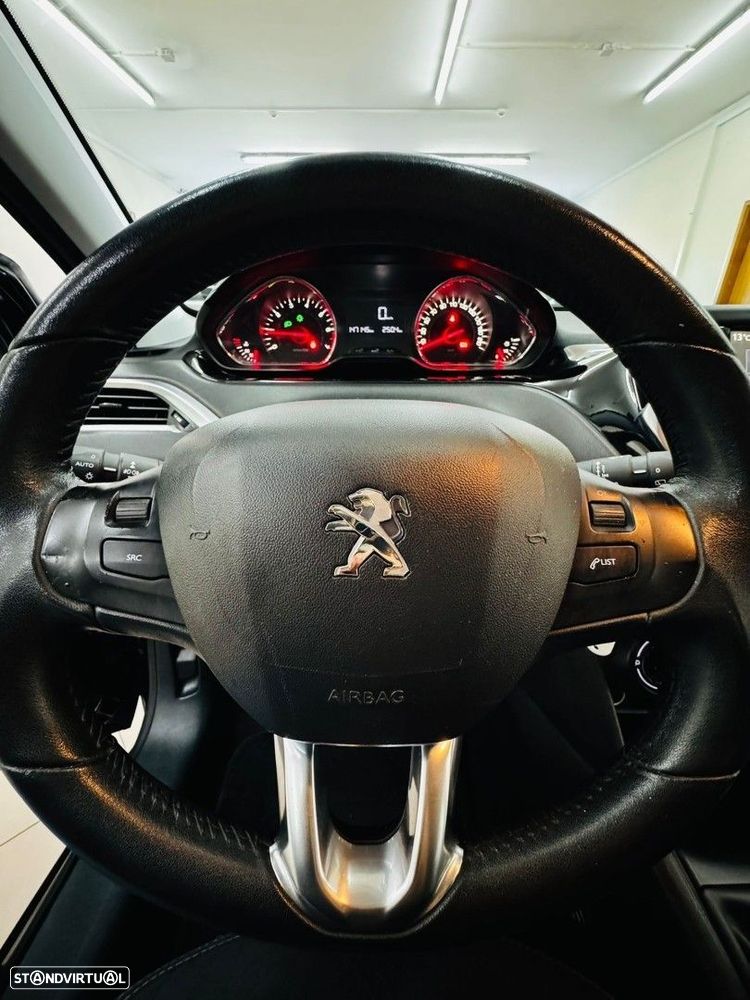 Peugeot 208 1.2 VTi SE Style - 19