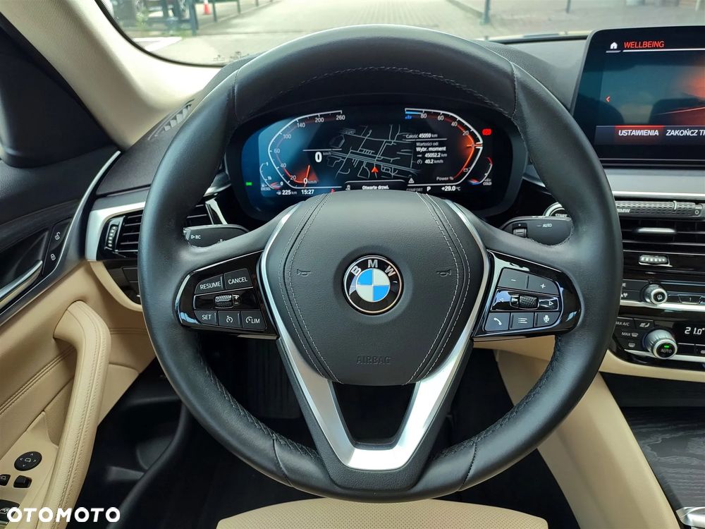 BMW Seria 5 520d xDrive MHEV - 16