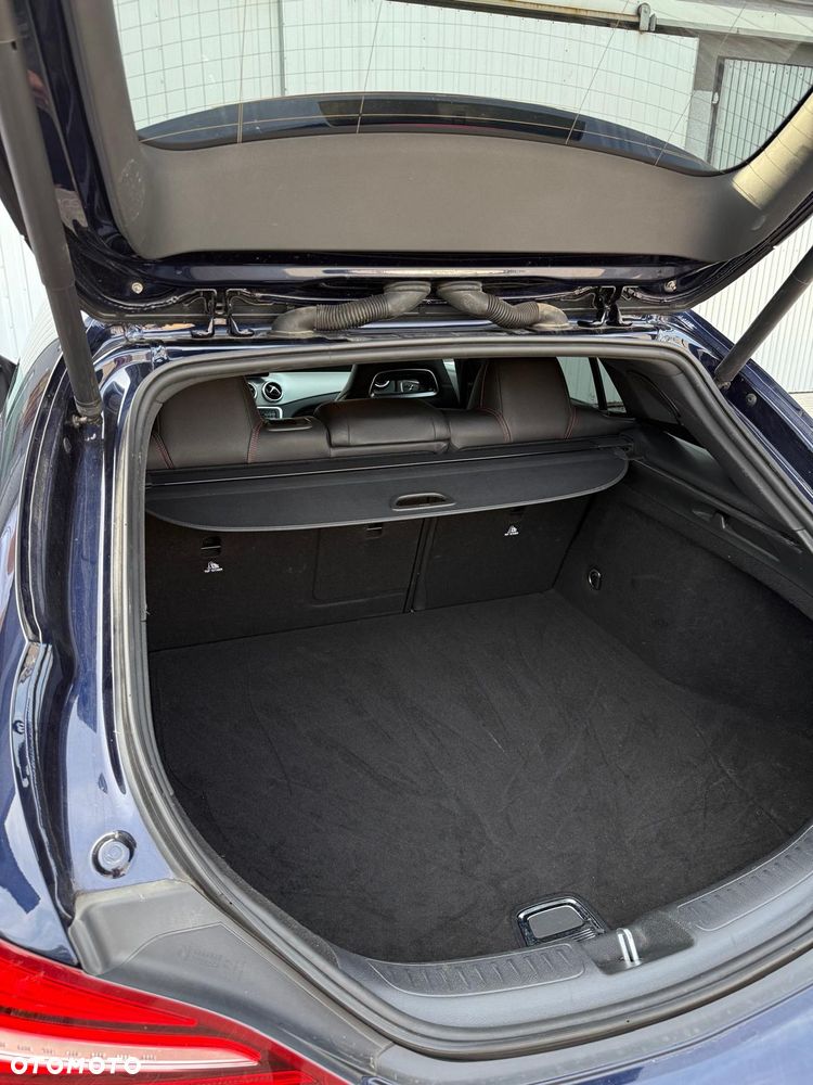 Mercedes-Benz CLA 220 4-Matic - 11