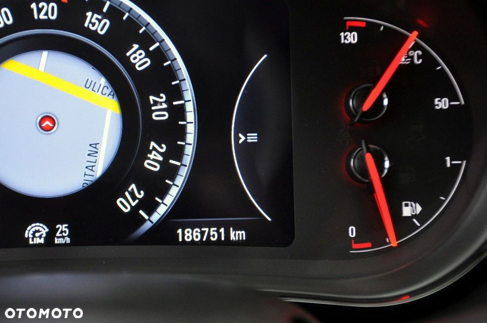 Opel Insignia - 30