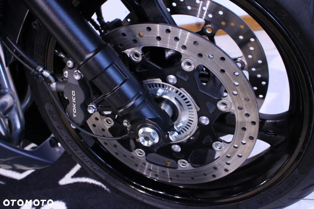 Suzuki GSX - 27