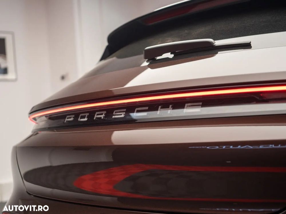 Porsche Taycan - 8
