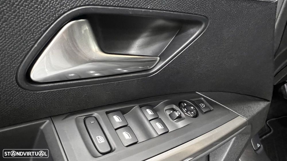 Peugeot 5008 Hybrid 145 e-DSC6 Allure - 37