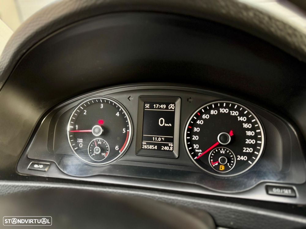 VW Multivan 2.0 TDi 180 Highline BlueMotion - 32