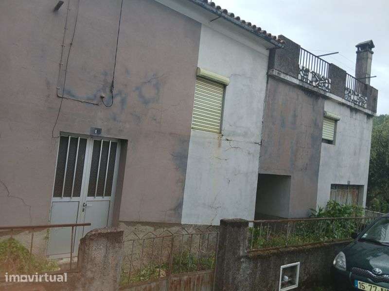 Vendo casa que precisa  de  uns  arranjos - Grande imagem: 2/2