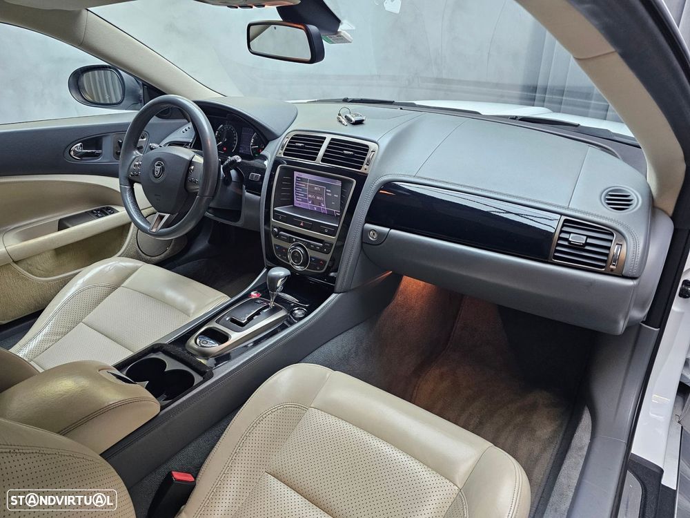 Jaguar XK 4.2 V8 - 11