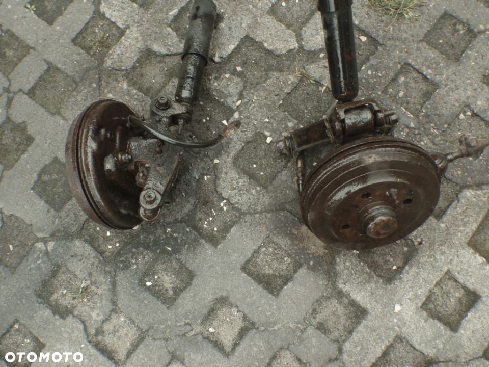 piasta zwrotnica wspornik bęben czop tarcza kotwiczna osłona stary typ z kalamitka fiat 126p maluch - 4