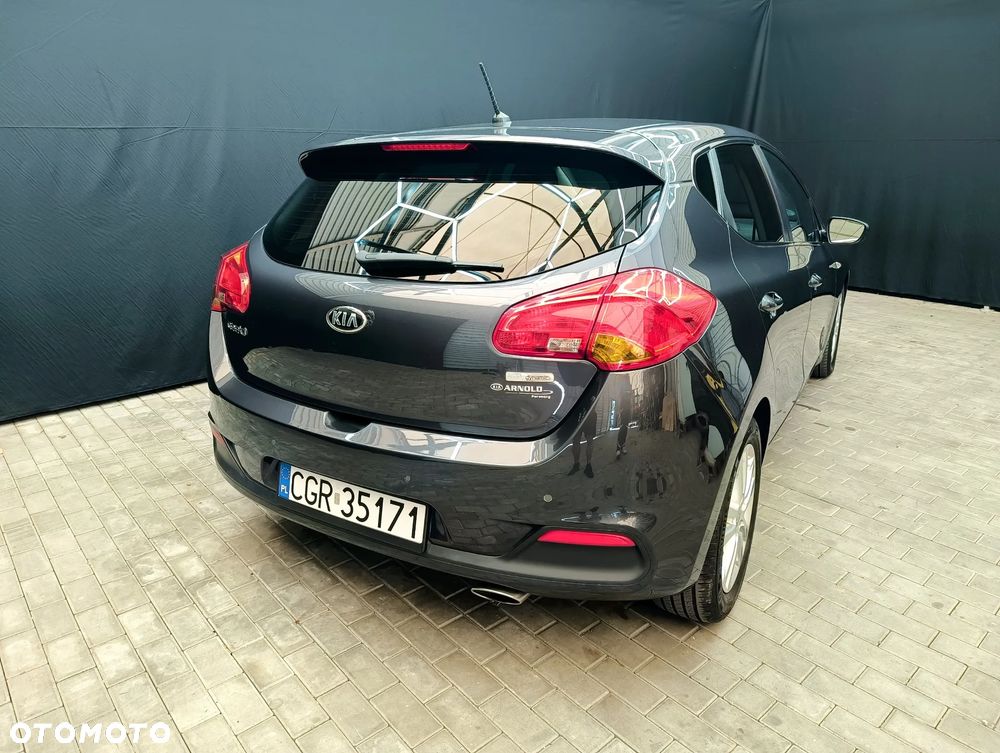 Kia Ceed 1.6 CRDi 128 Fifa World Cup Edition - 15