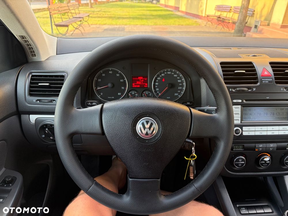 Volkswagen Jetta 1.6 Comfortline - 34